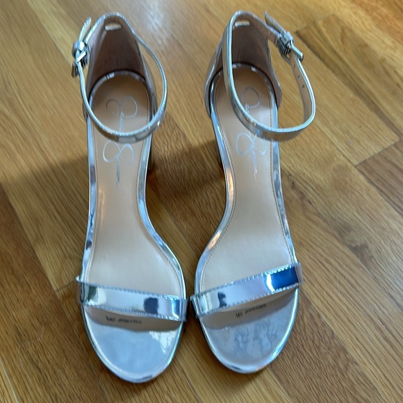 LAST CHANCE! NWT Jessica Simpson Silver Sandals, Size 8. - Picture 8 of 11